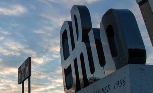 A statue displaying script Ohio