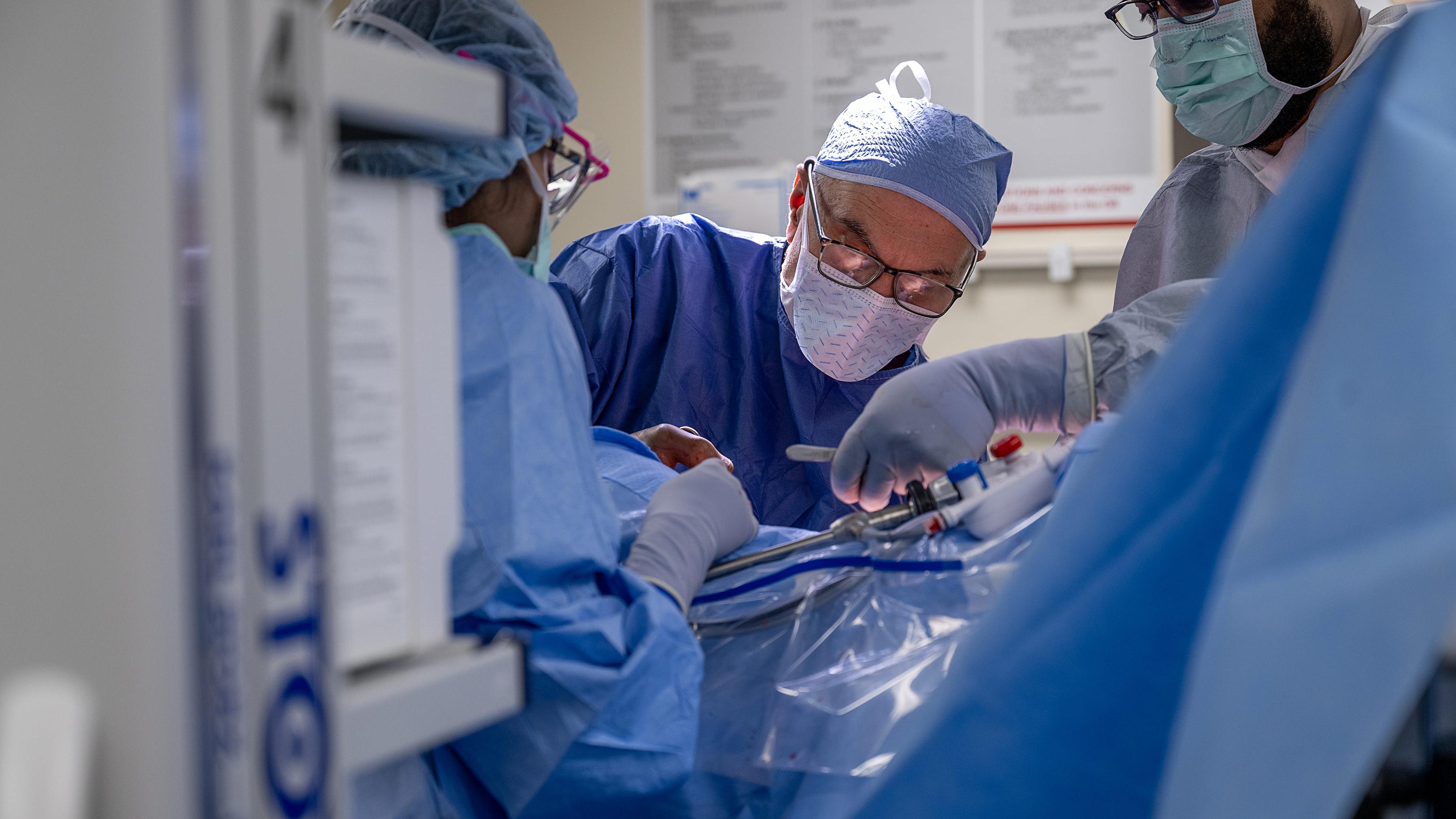 Surgeon performing 10-way kidney transplant