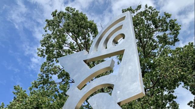 Photo of Lichtenstein's Modern Head sculpture on Ohio State's Columbus campus